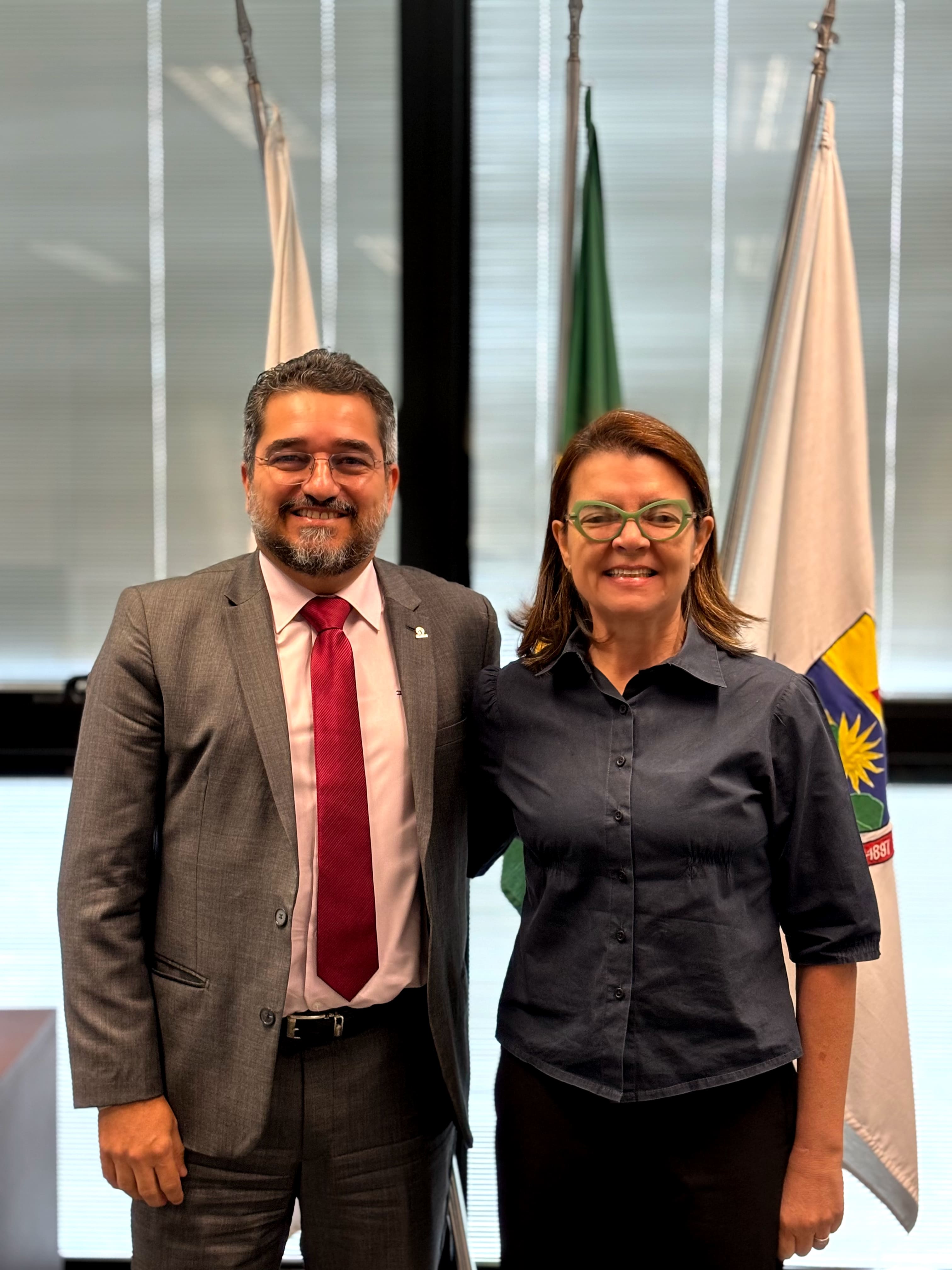 Conselheiro Cláudio Terrão e a Ouvidor-Geral Simone Deoud